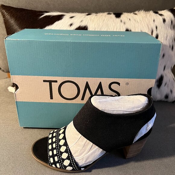 NWT  TOMS ! - Picture 6 of 6